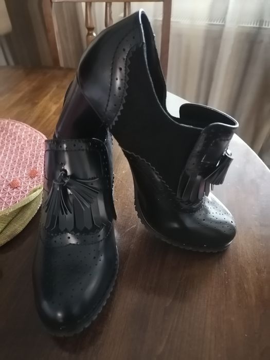 Дамски затворени обувки