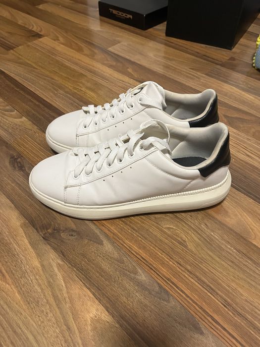 Бели кецове/shoes