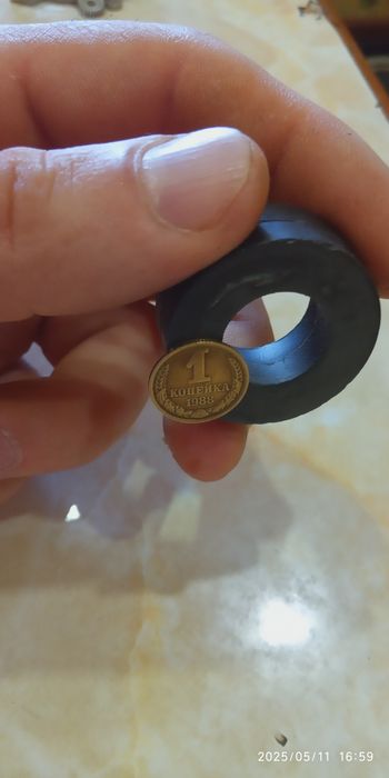 Монета Ссср 1копейка 1988года... Необычная берёт магнит...