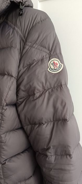 Geacă gri Moncler cu puf, stare impecabila, Marime S/XS, dama