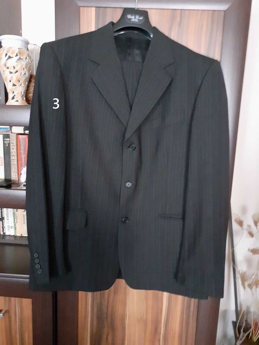 Официални мъжки костюми от 35 до 45 Евро.