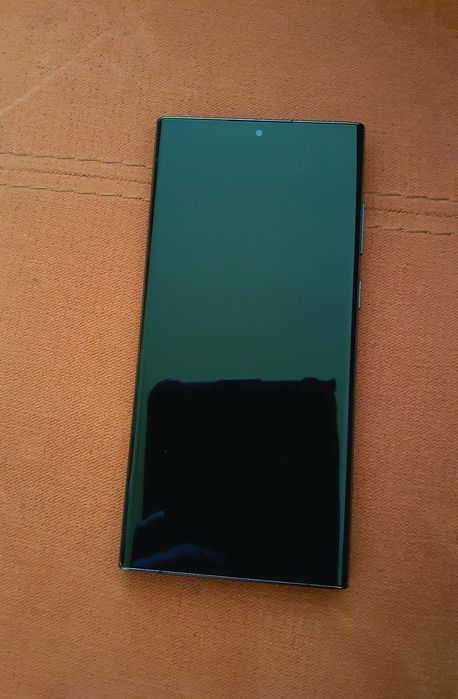 Перфектен Samsung S22 Ultra, 256 GB. С 2 години гаранция към Swipe.