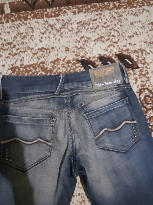 Дамски ефектни дънки.