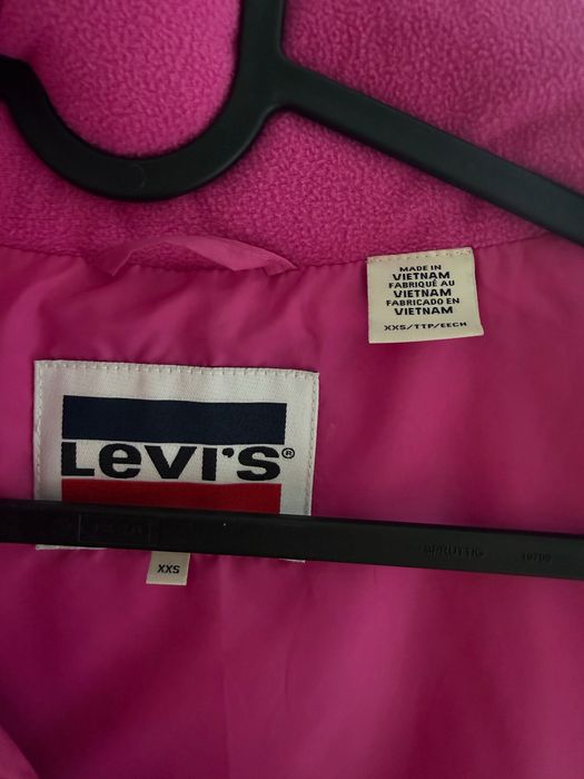 LEVI’S дамски елек с пух