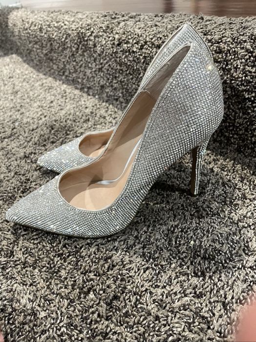 Токчета високи затворен ток обувки с камъни лъскави Steve Madden