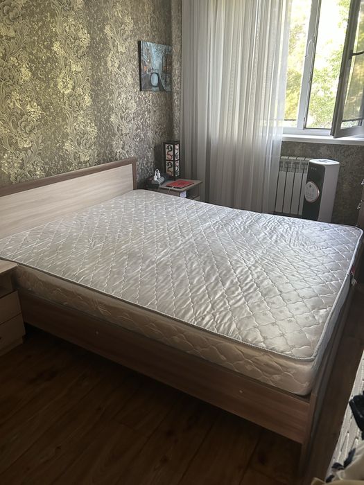 Продам спальный гарнитур