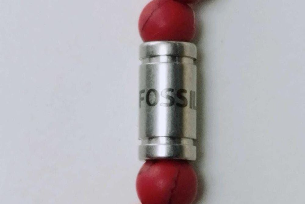 Bratara unisex Fossil elastica, marmura rosie si otel inoxidabil