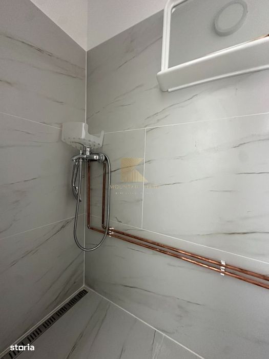 Camera cu baie, renovata complet, etaj 3,. Serii 2, prima inchiriere