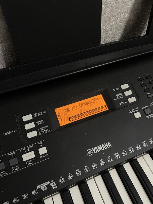 Продам Срочно Yamaha PSR E363