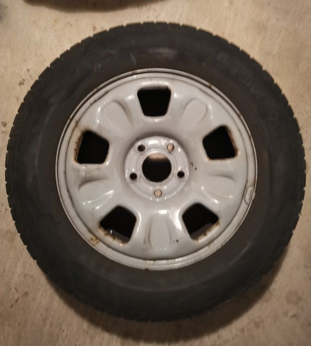 Vând set de roți de iarnă pentru Duster