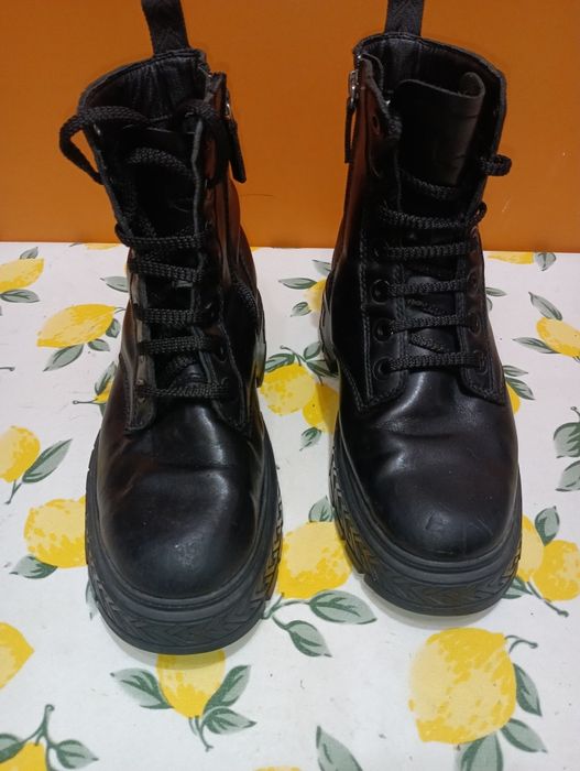 Karl Kani N 38 кожени боти - 17,5 €