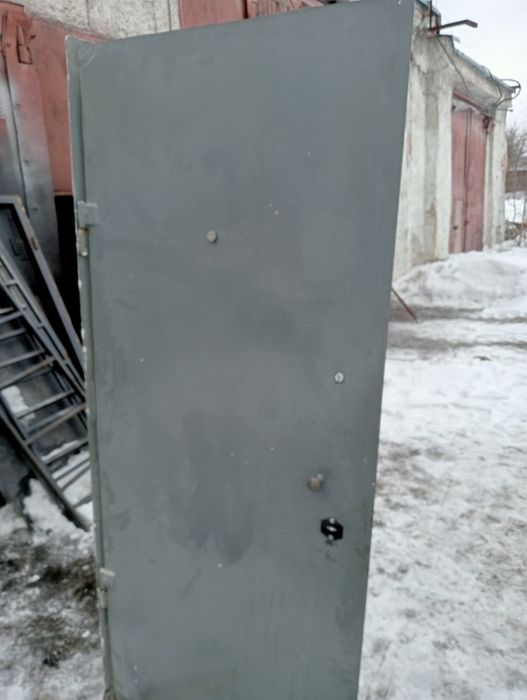 Продаю дверь б/у