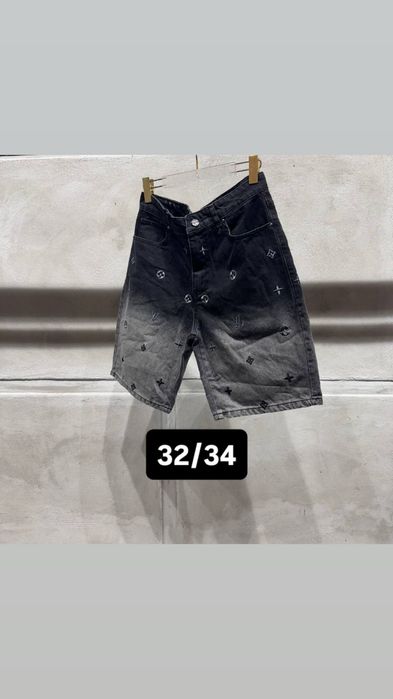 Къси дънки от марките Dsquared2, Black Island и Armani.