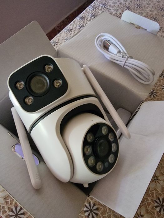 Vand camera cu 2 lentile de supraveghere 360°.