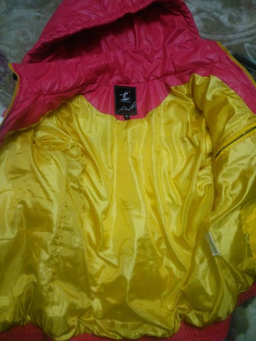 Куртка женская молодежная, яркая.