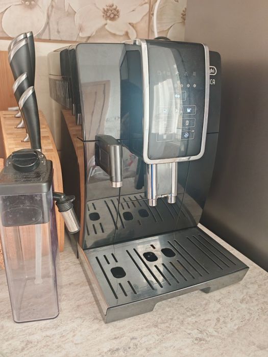 Vând DeLonghi Dinamica ecam 350.50b
