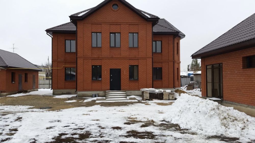 Бригада строителей с опытом работы больше 15 лет.