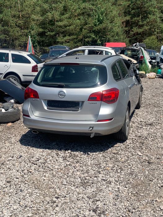 Opel Astra 1.4 turbo 2011г