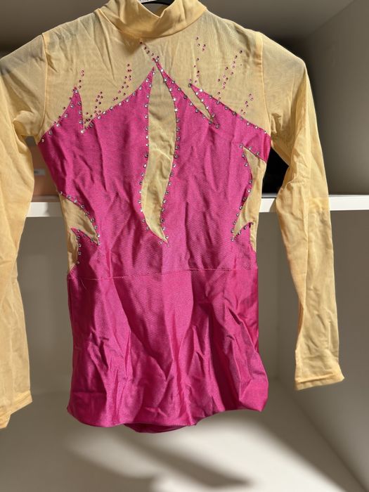 Розово трико за гимнастика