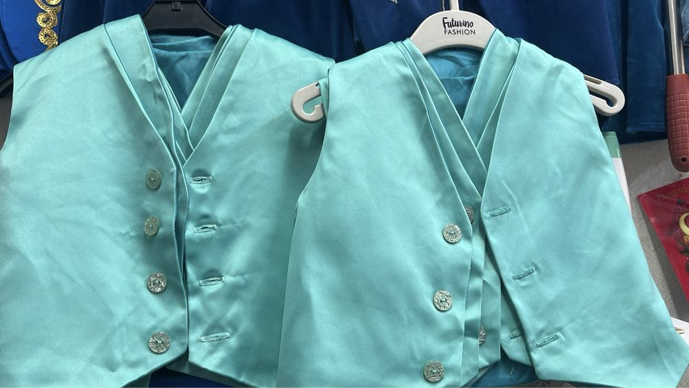 жилетки бирюзовые к 8 марта