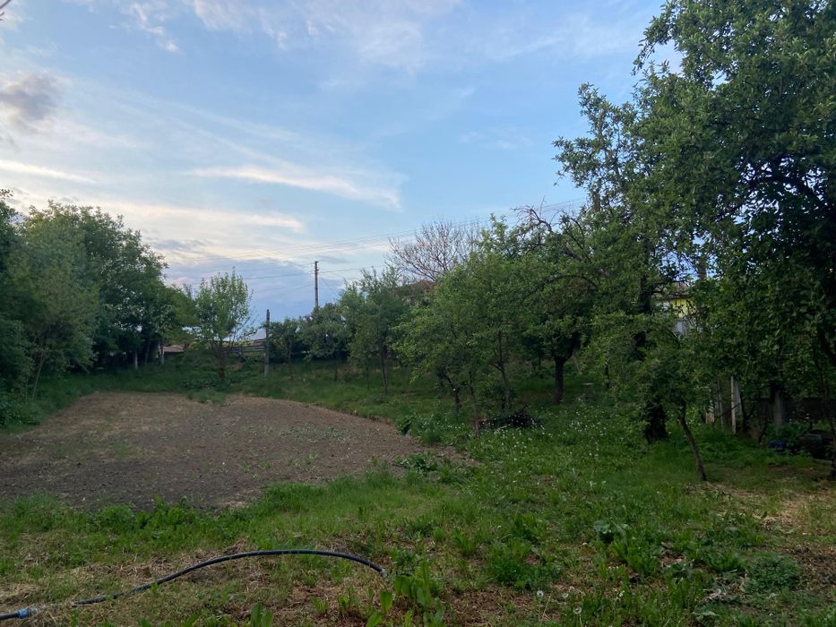 Casă de vânzare la țară, cu anexe și priveliște superbă   ideală pentr