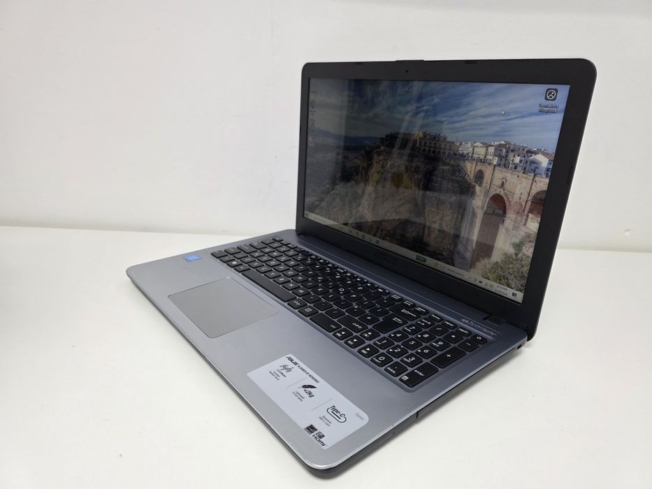 Laptop Asus X540S Intel Pentium QUADCORE 8gb ssd 15.6 . GARANTIE