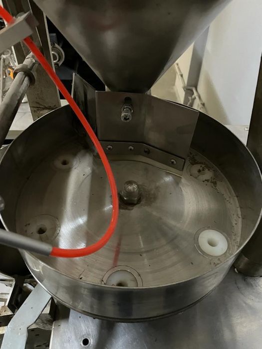 Masina de ambalat produse granulate
