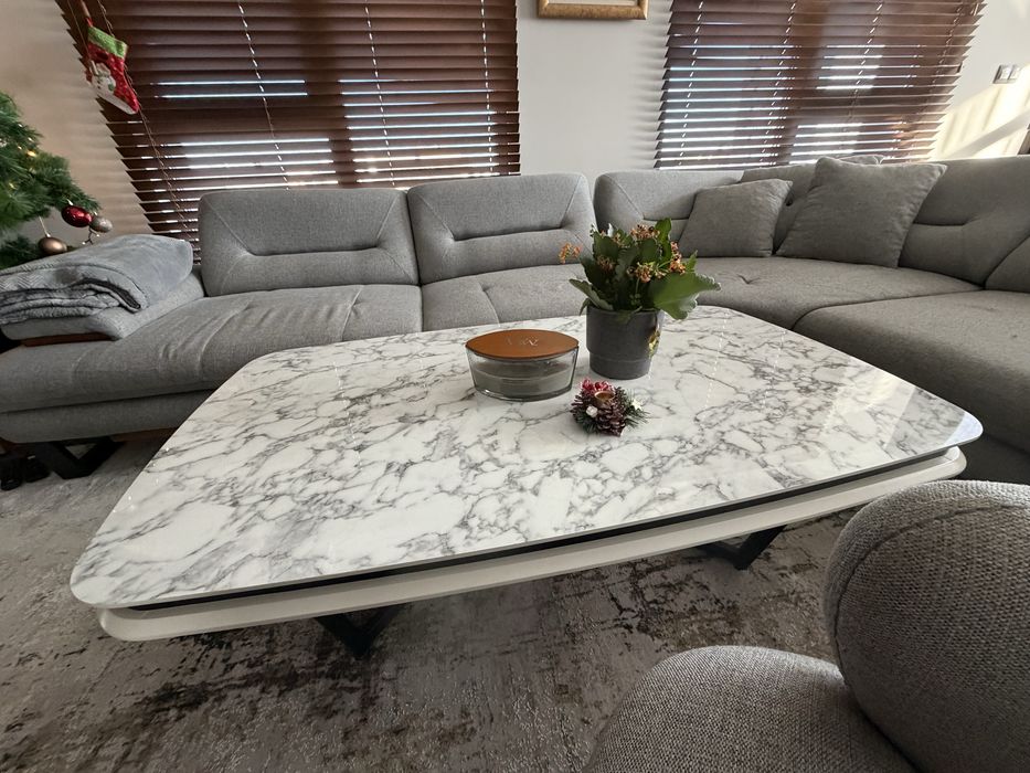 разтегателен диван, холна и трапезна маса, кресло, столове