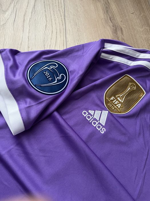Tricou de fotbal Real Madrid Cr7 Cristiano Ronaldo 7 marime M nou modelul mov finala Cardiff