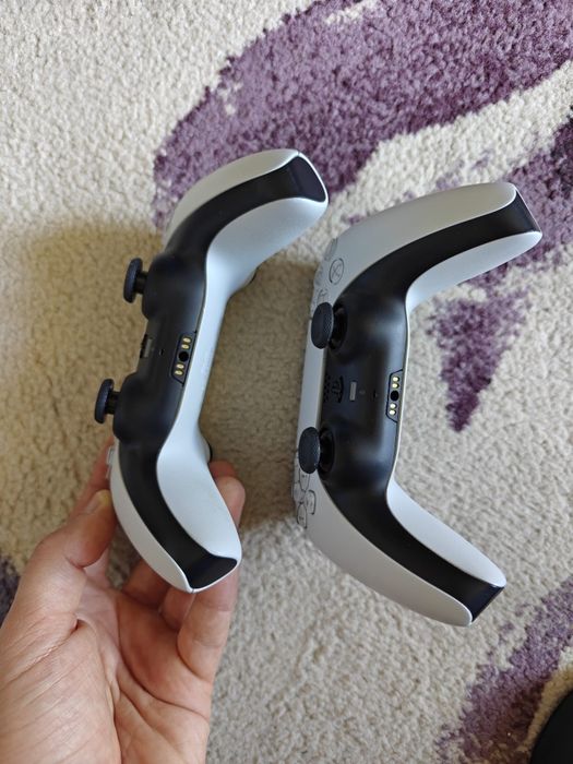 Vând PS5 impecabil