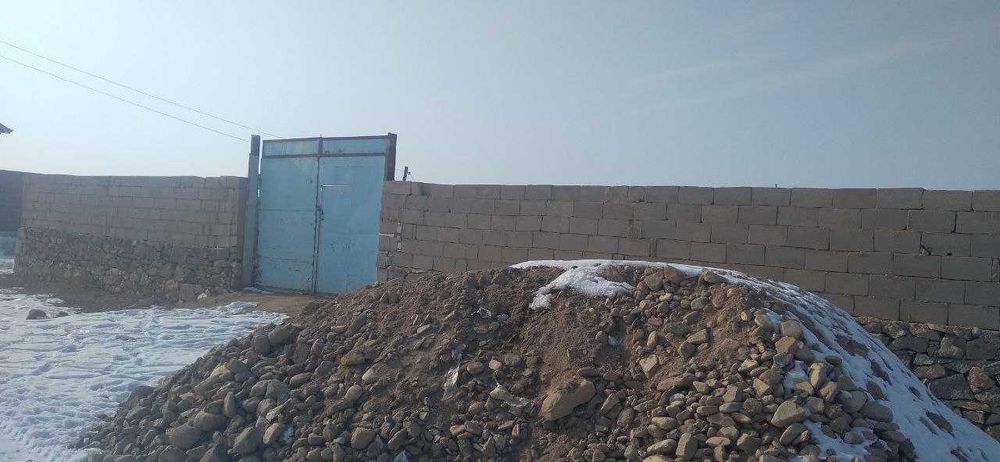 Нурато шахри Агро банк оркасида .  Мустакиллик MFTda hovli sotiladi.