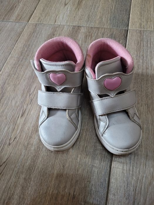 Кецове за момиче.