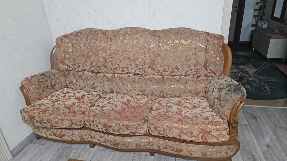 Диван и два кресла