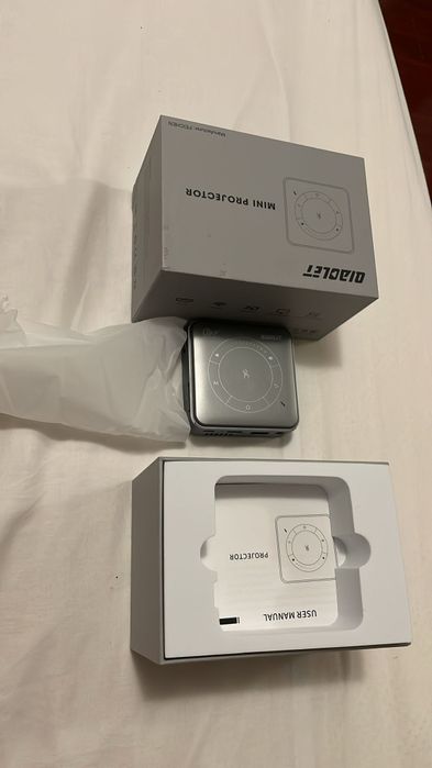 Mini proiector nou