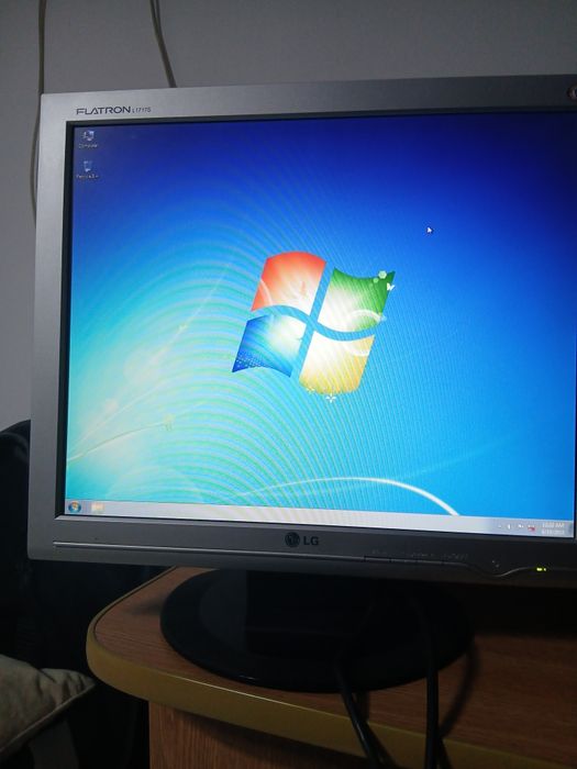 Vând   pc  vechi