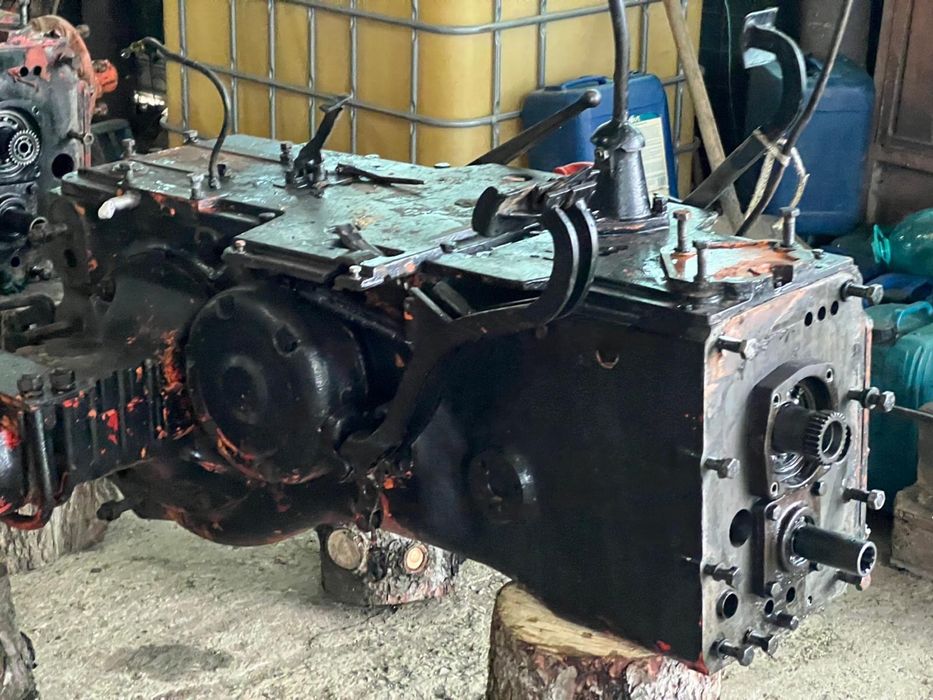 Vand transmisie tractor U650 in stare foarte buna de functionare