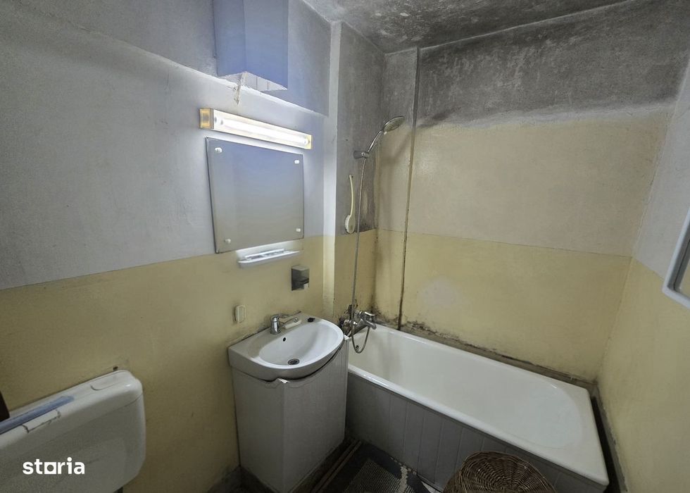 Apartament 2 camere, etaj 10, balcon, Câmpulung