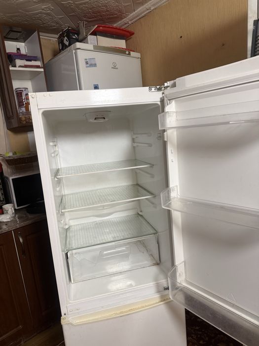 Продам холодильник