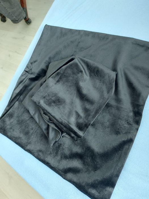 2 fete perna catifea