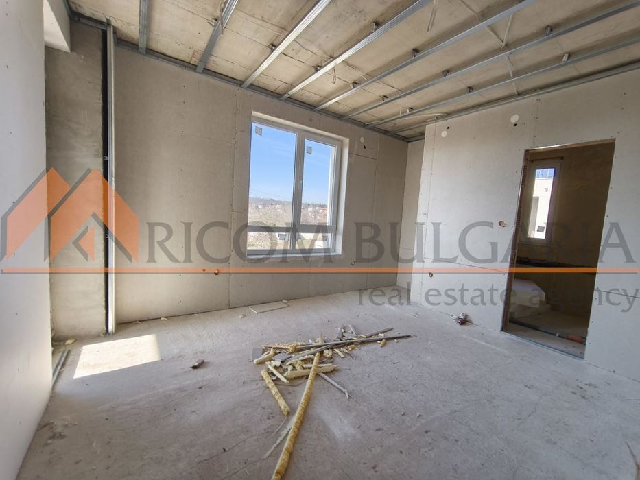 Къща в Варна-м-т Боровец - юг площ 200