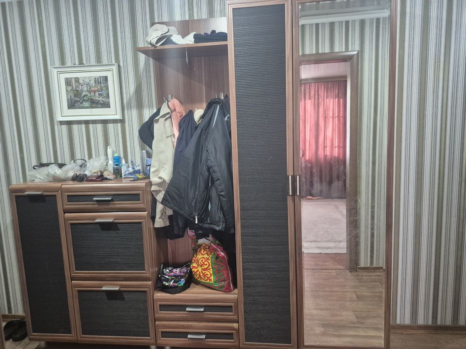 Продам прихожую большую