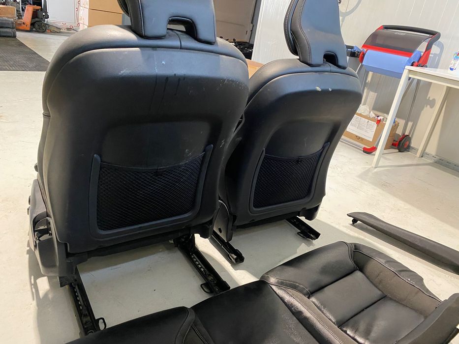 Interior cu incalzire scaune fata VOLVO XC60 R-DESIGN 2023