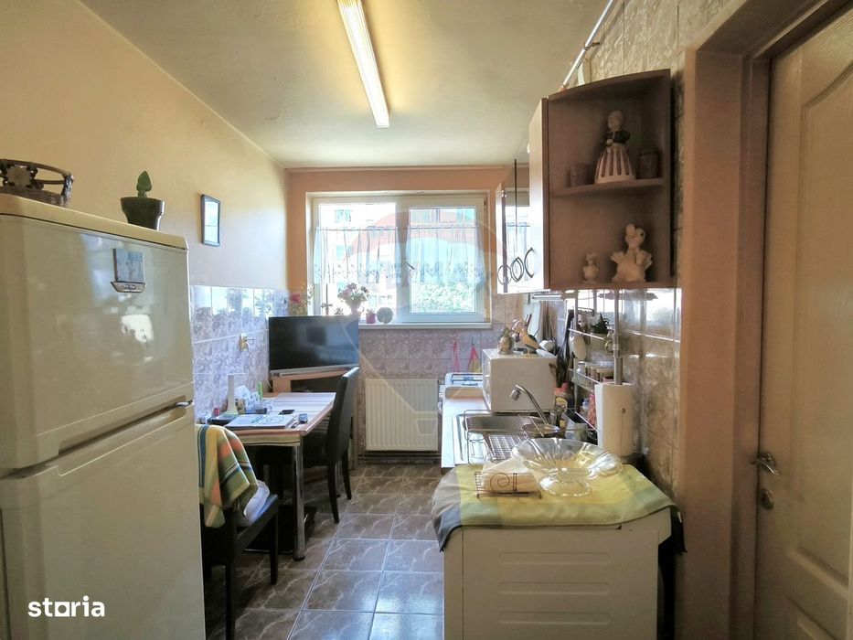Apartament cu 3 camere decomandate, etaj 2 - cartier Gura Campului