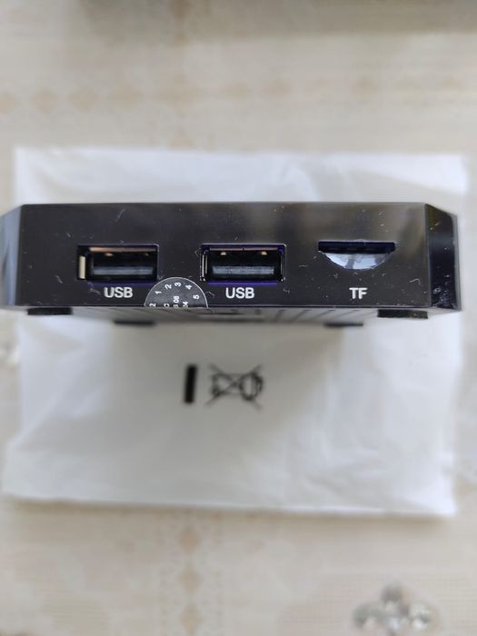 Продам TV приставку (смарт-приставка) X96 mini