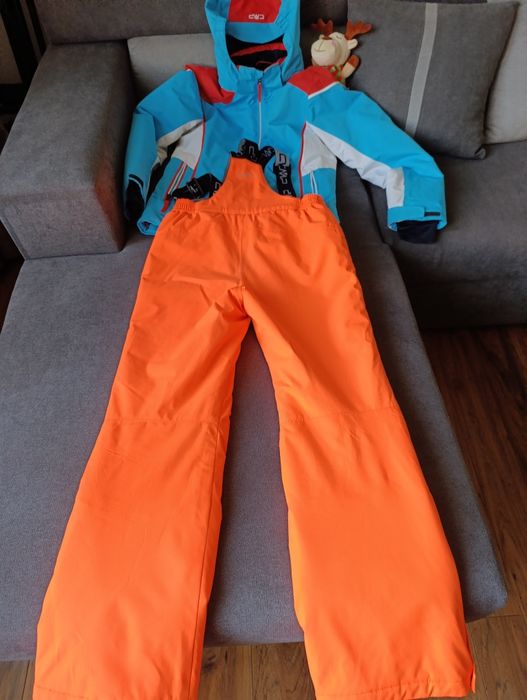 Vând costum de schi Pitești