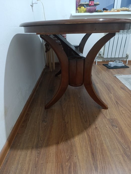 Продаю кухонный стол