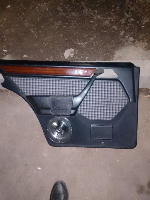 Продам дверные карты на мерс 124