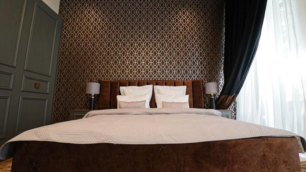 Închiriez apartament 3 camere in zona ultracentrala