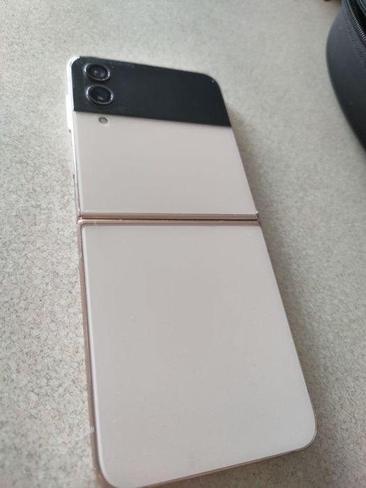 Срочно продам SAMSUNG GALAXY Z Flip 4