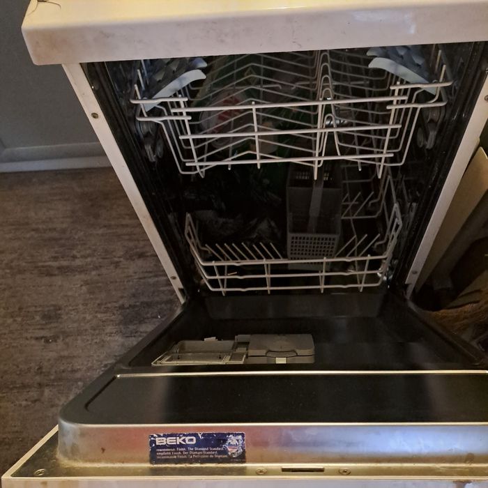 Продам посудомоечную машину